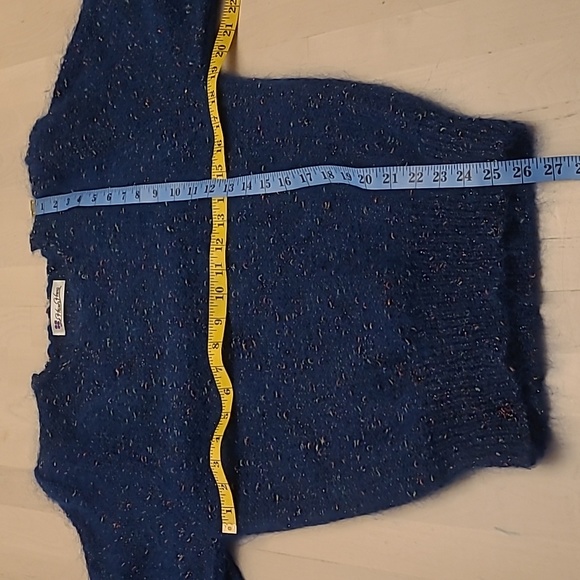 VTG 1970s Haur Hiwa Fuzzy Metallic Detail and Pleated Shoulders Sweater - Picture 8 of 14